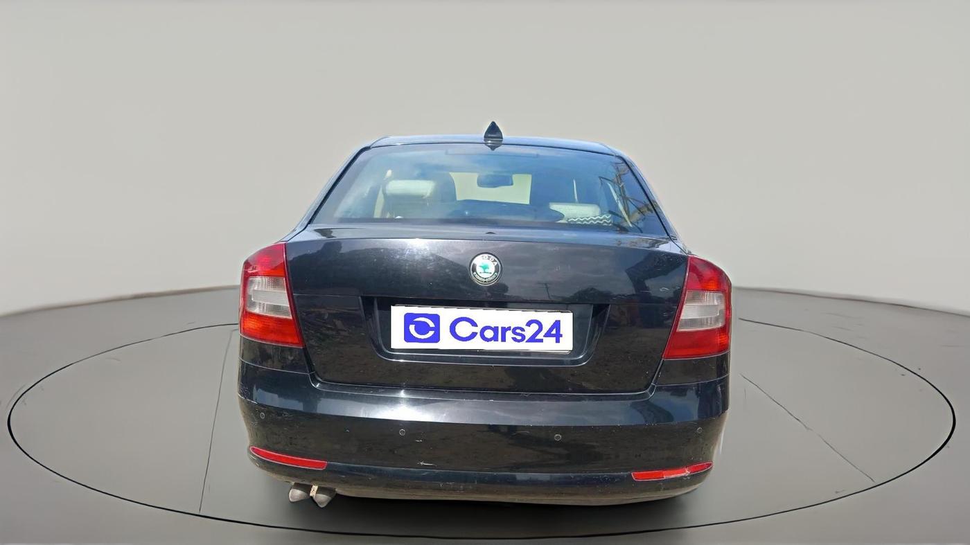 2013 Skoda Laura AMBIENTE 2.0 TDI CR MT, Diesel, Manual, 1,32,037 km, exterior