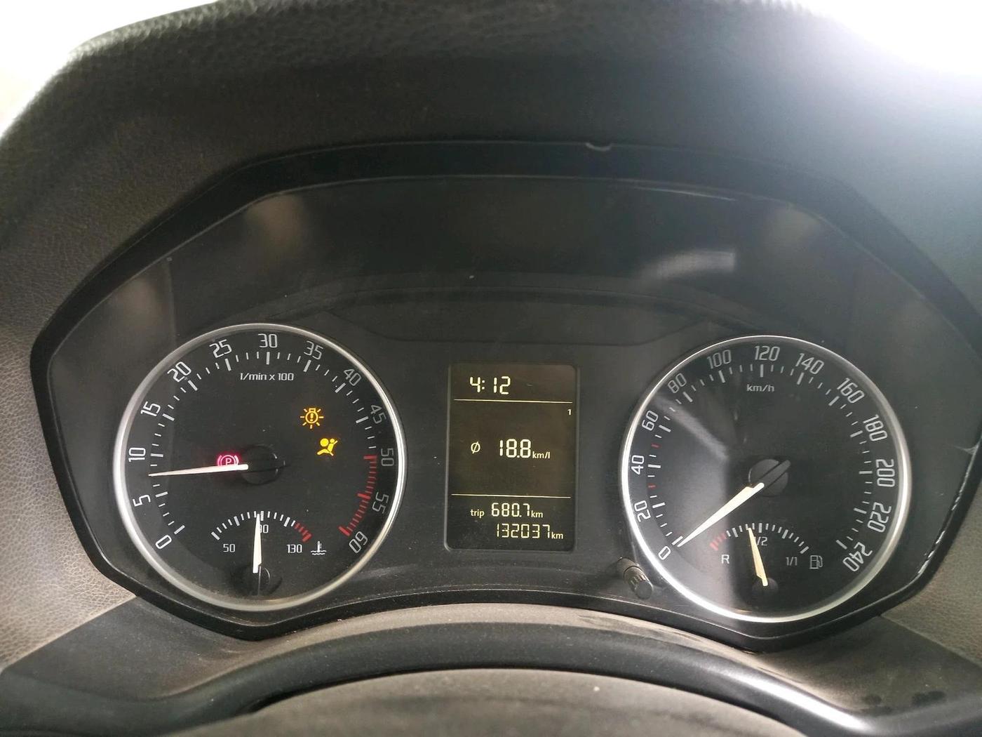 2013 Skoda Laura AMBIENTE 2.0 TDI CR MT, Diesel, Manual, 1,32,037 km, interior