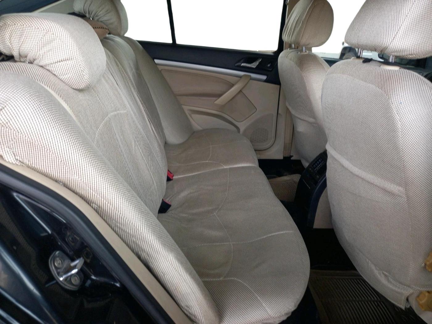 2013 Skoda Laura AMBIENTE 2.0 TDI CR MT, Diesel, Manual, 1,32,037 km, interior