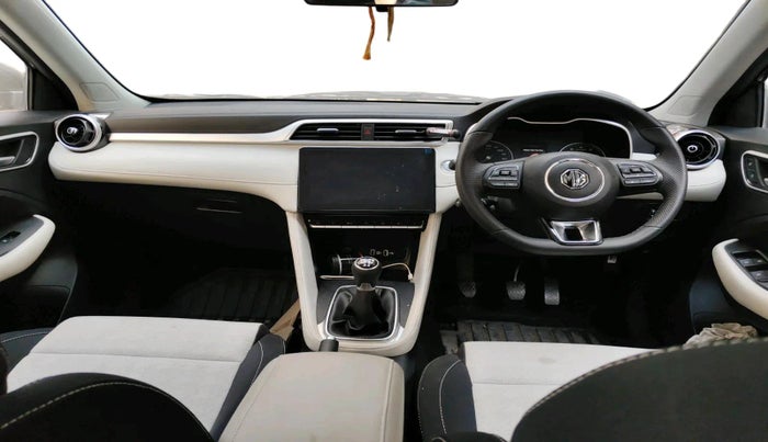 2024 MG ASTOR Shine 1.5 MT (Ivory), Petrol, Manual, 5,001 km, interior