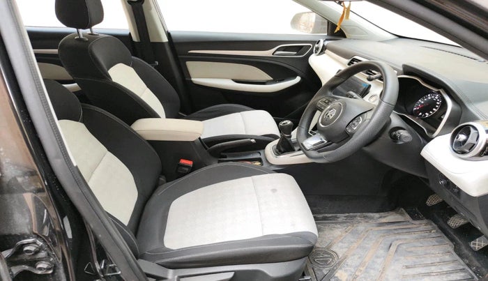 2024 MG ASTOR Shine 1.5 MT (Ivory), Petrol, Manual, 5,001 km, interior