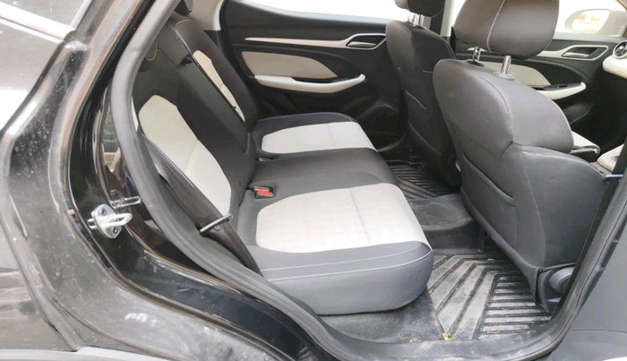 2024 MG ASTOR Shine 1.5 MT (Ivory), Petrol, Manual, 5,001 km, interior