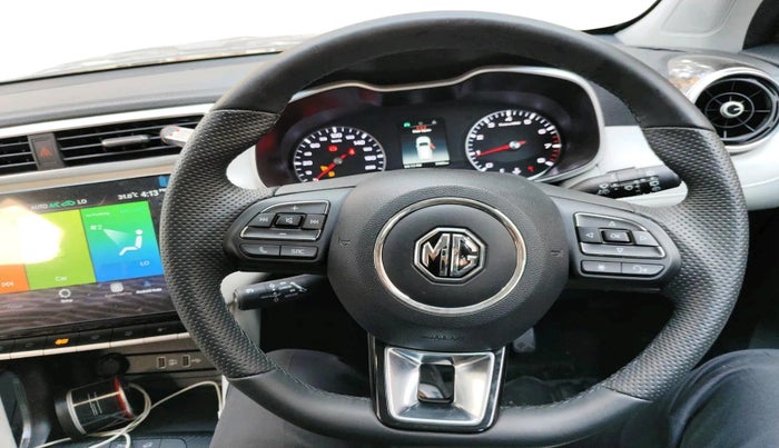 2024 MG ASTOR Shine 1.5 MT (Ivory), Petrol, Manual, 5,001 km, interior
