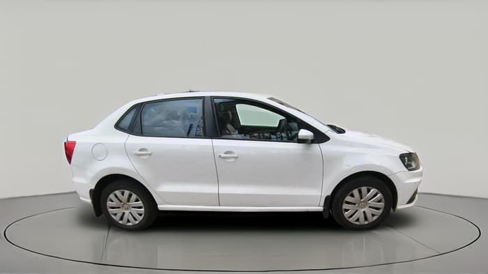 2016 Volkswagen Ameo COMFORTLINE 1.0L, CNG, Manual, 1,07,514 km, exterior
