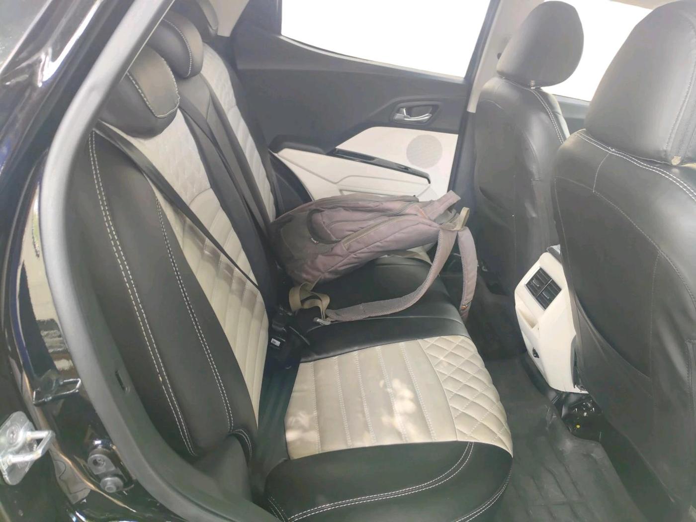 2026 Mahindra XUV 3XO AX5 1.5 Turbo Diesel, Diesel, Manual, 3,842 km, interior