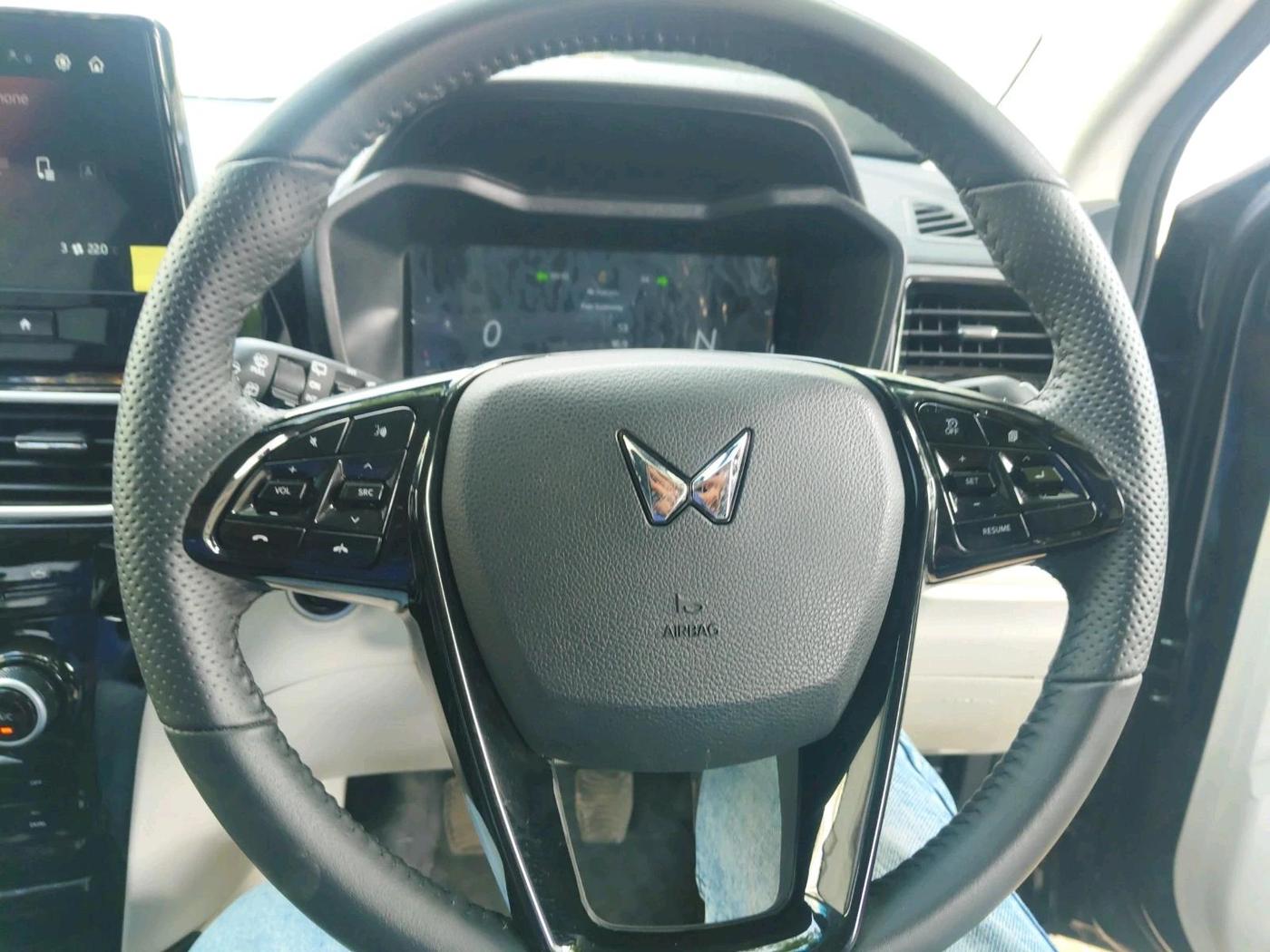 2026 Mahindra XUV 3XO AX5 1.5 Turbo Diesel, Diesel, Manual, 3,842 km, interior
