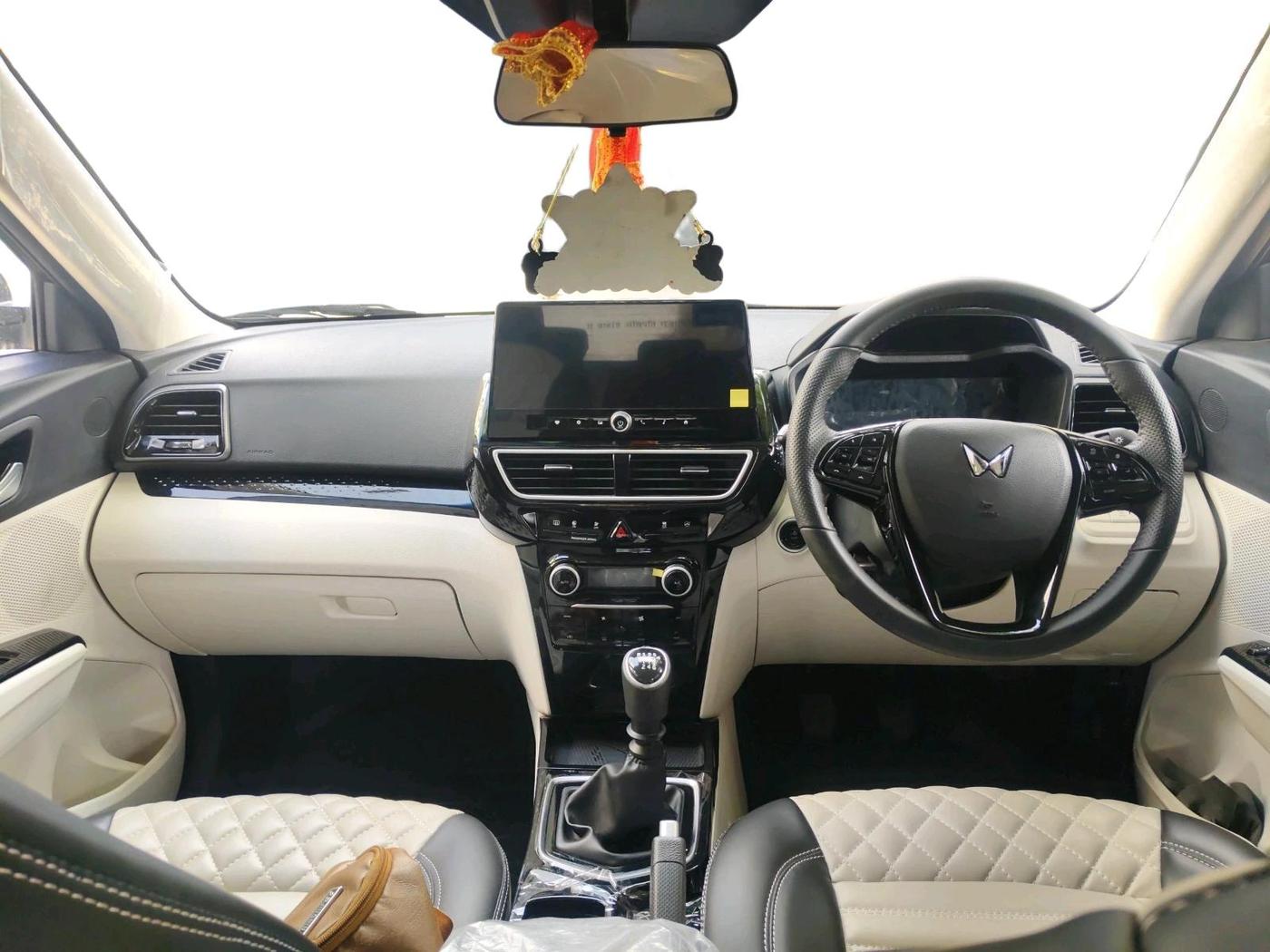 2026 Mahindra XUV 3XO AX5 1.5 Turbo Diesel, Diesel, Manual, 3,842 km, interior