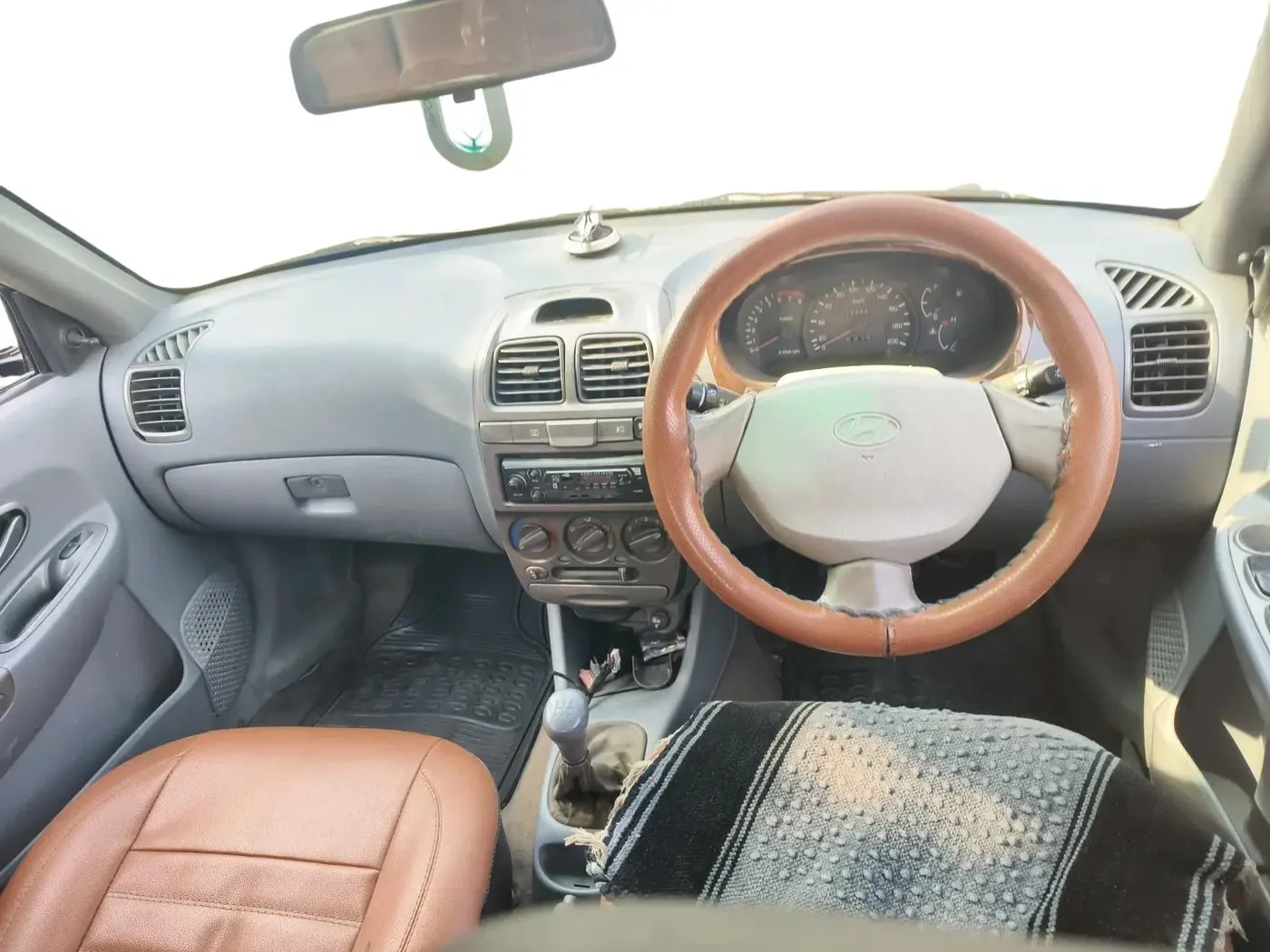 2003 Hyundai Accent GVS, CNG, Manual, 1,22,939 km, interior