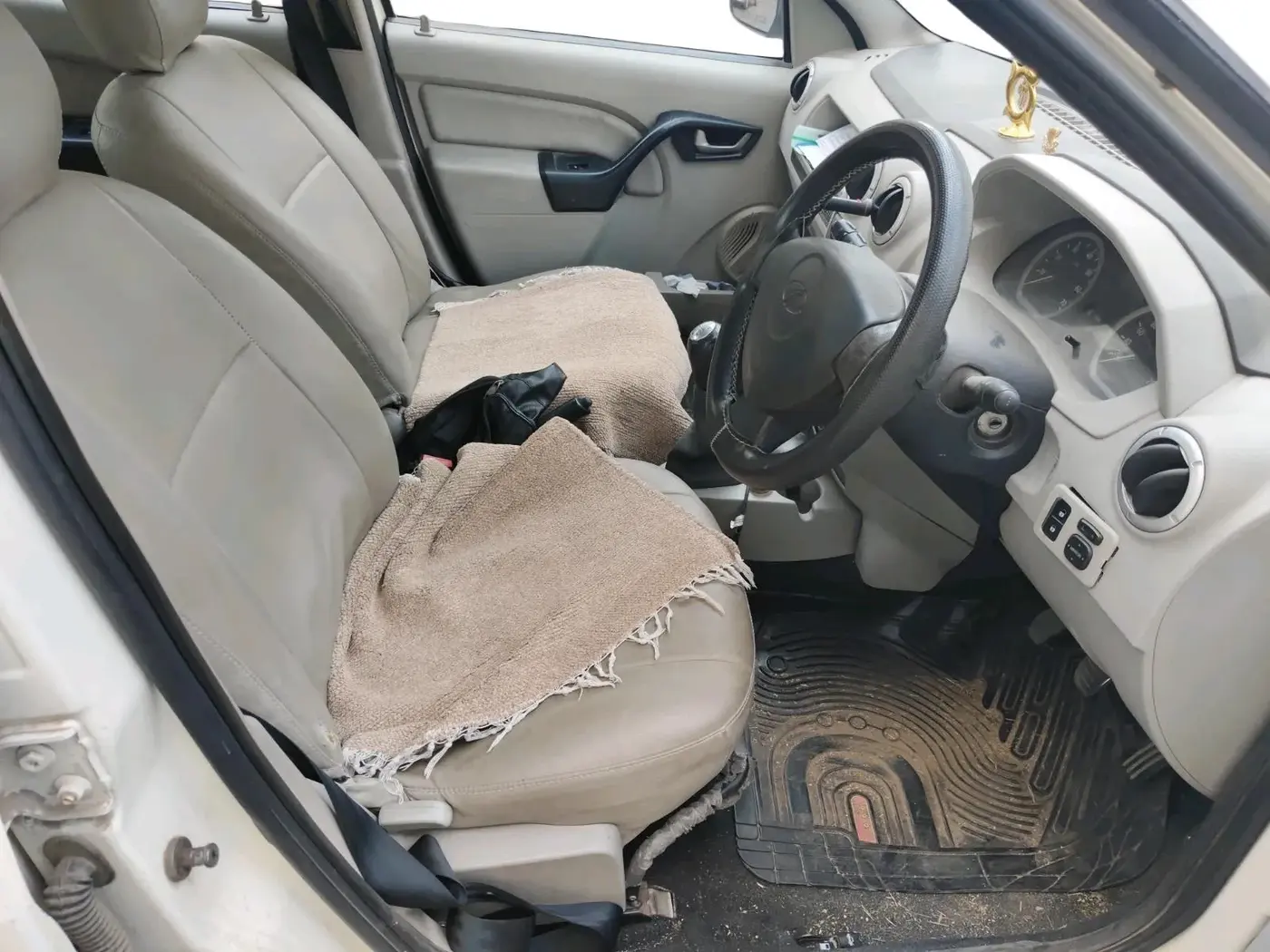 2013 Mahindra Verito 1.5 D6, Diesel, Manual, 1,78,206 km, interior