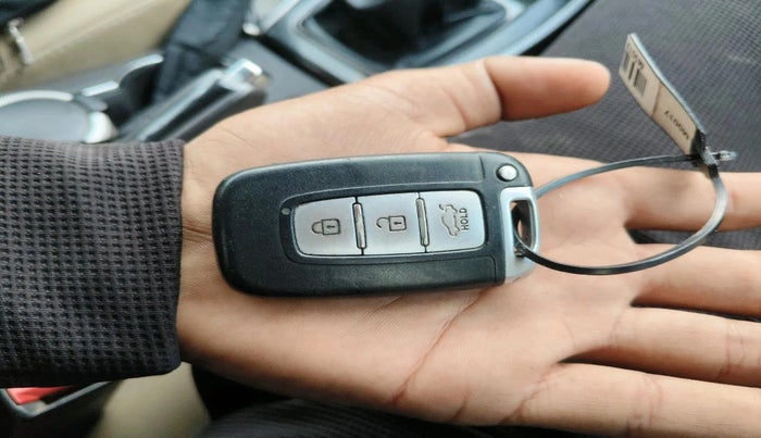 2014 Hyundai New Elantra 1.6 SX MT DIESEL, Diesel, Manual, 1,34,861 km, interior