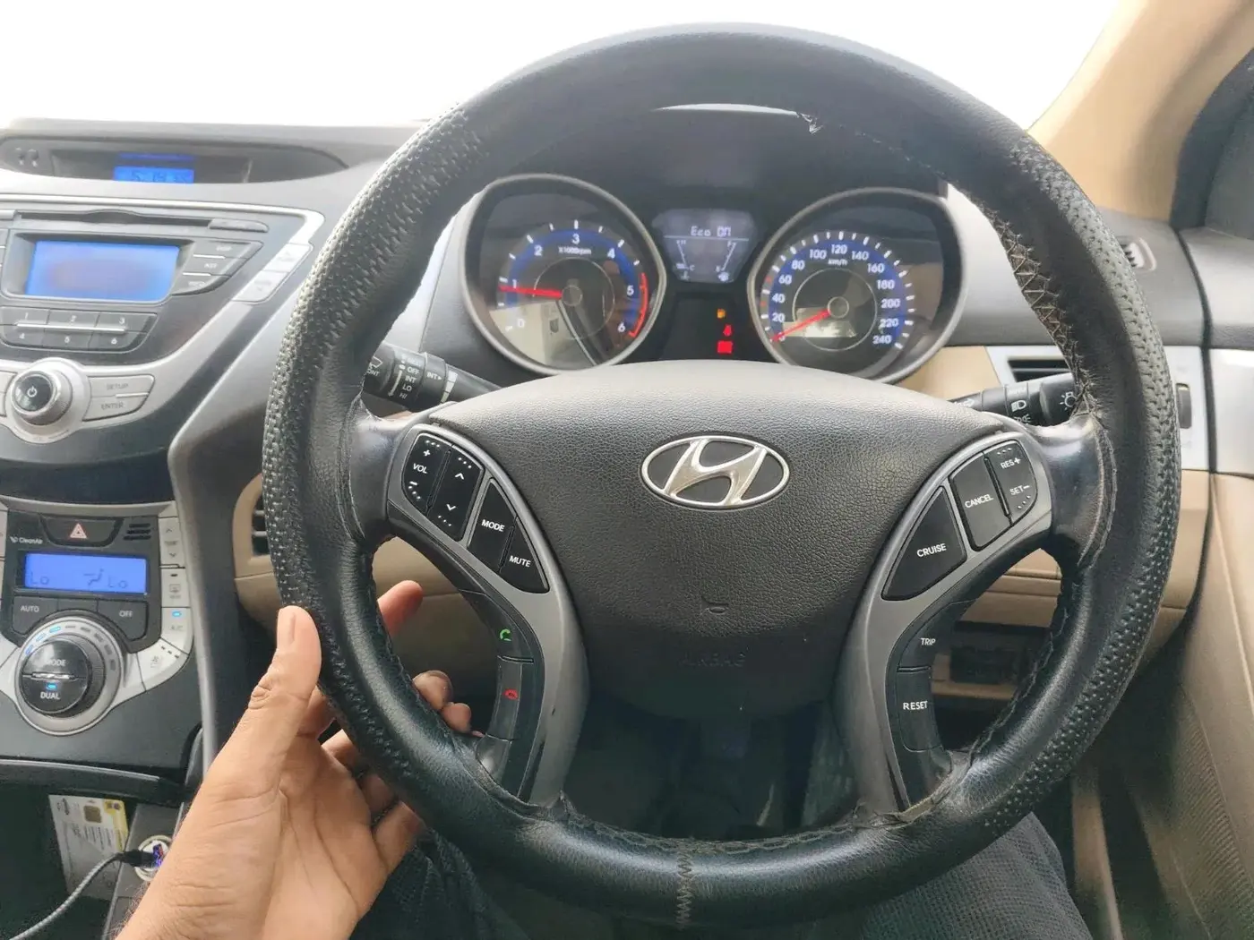 2014 Hyundai New Elantra 1.6 SX MT DIESEL, Diesel, Manual, 1,34,861 km, interior