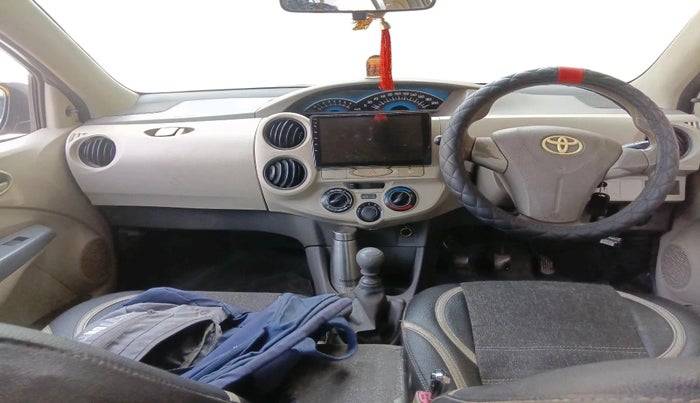 2015 Toyota Etios Liva GD, Diesel, Manual, 1,04,450 km, interior
