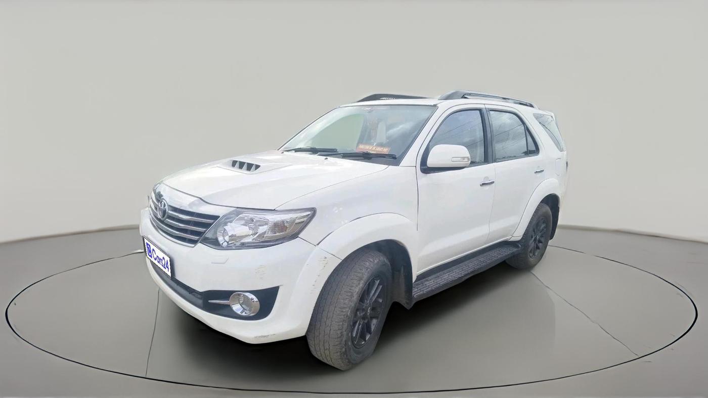 2015 Toyota Fortuner 3.0 4X4 AT, Diesel, Automatic, 2,11,581 km, exterior