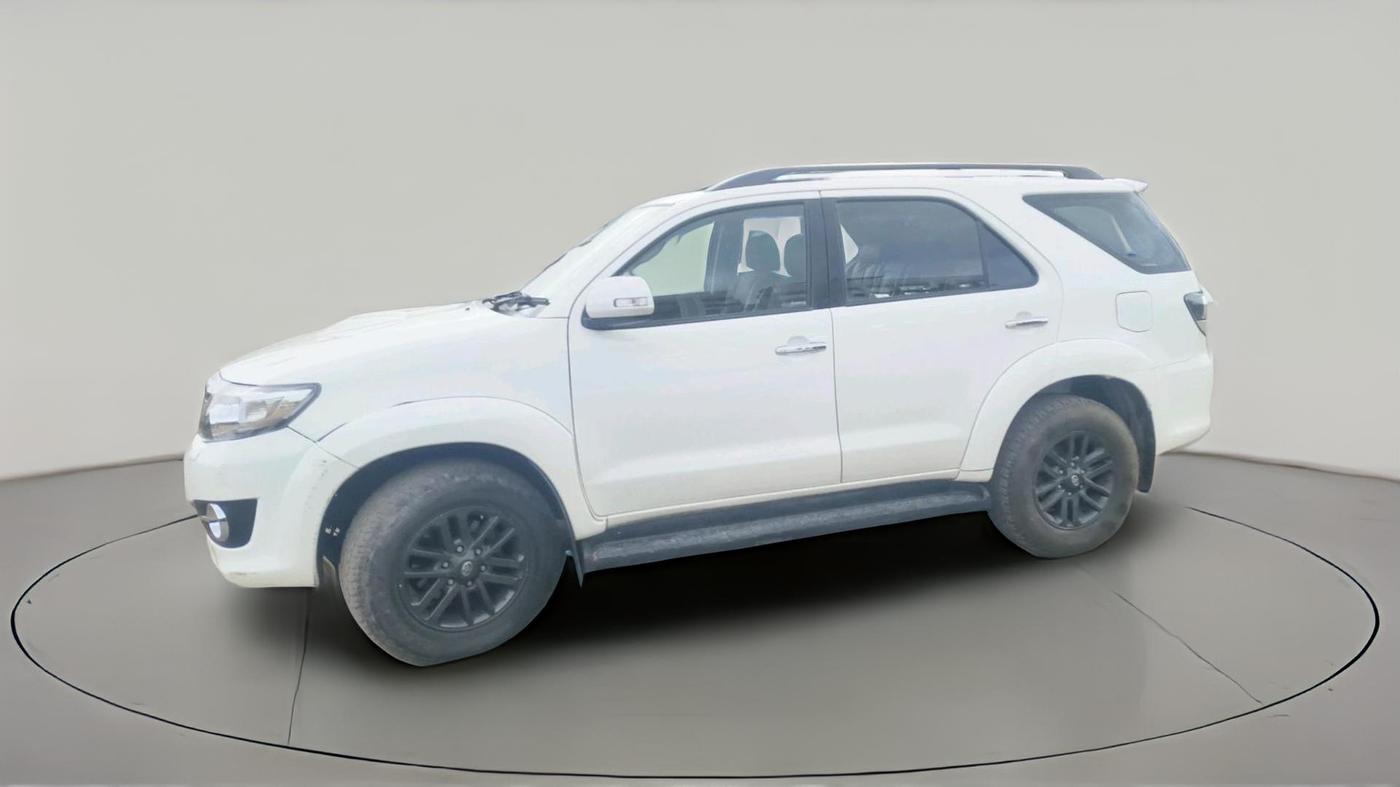 2015 Toyota Fortuner 3.0 4X4 AT, Diesel, Automatic, 2,11,581 km, exterior