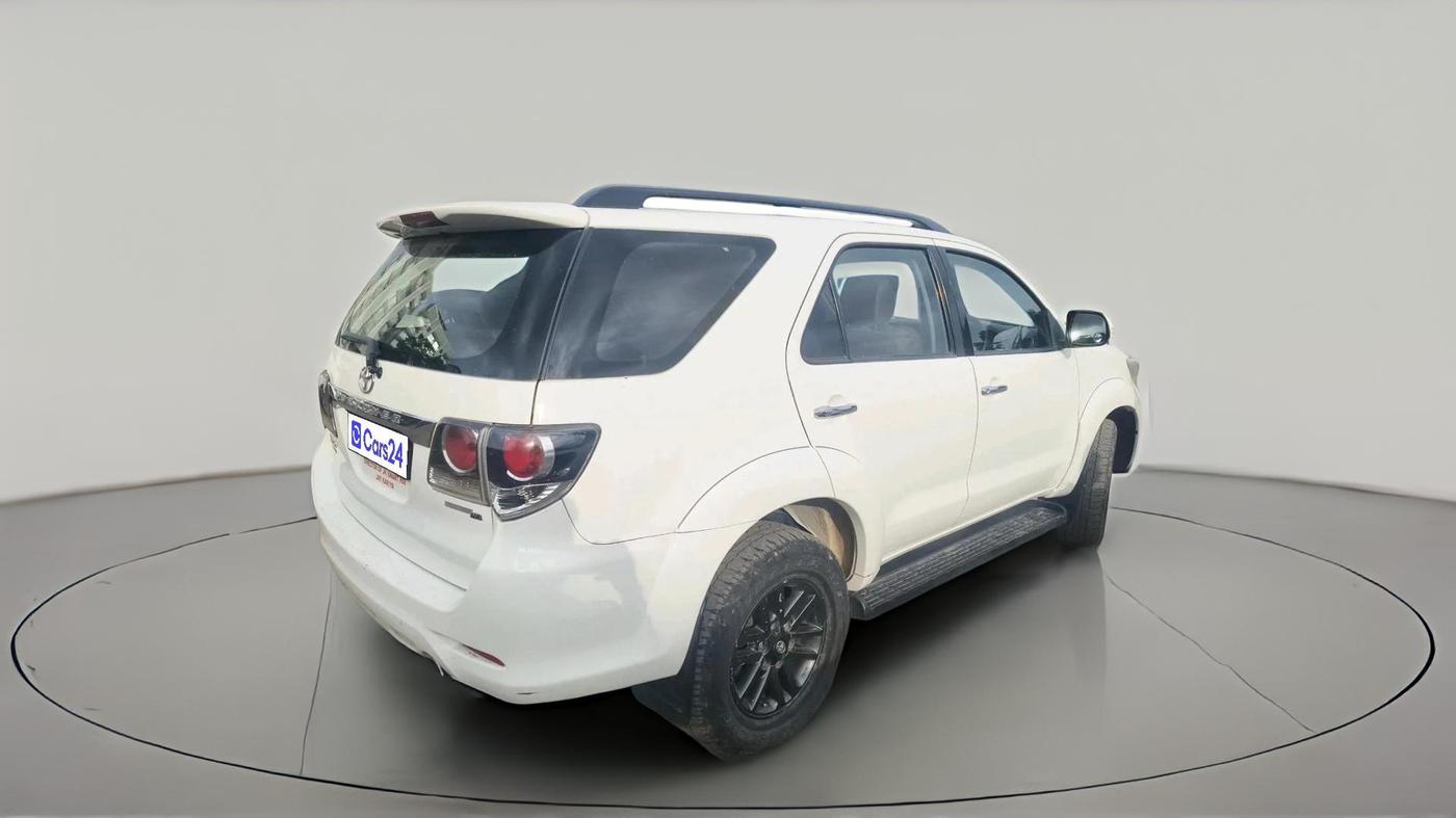2015 Toyota Fortuner 3.0 4X4 AT, Diesel, Automatic, 2,11,581 km, exterior