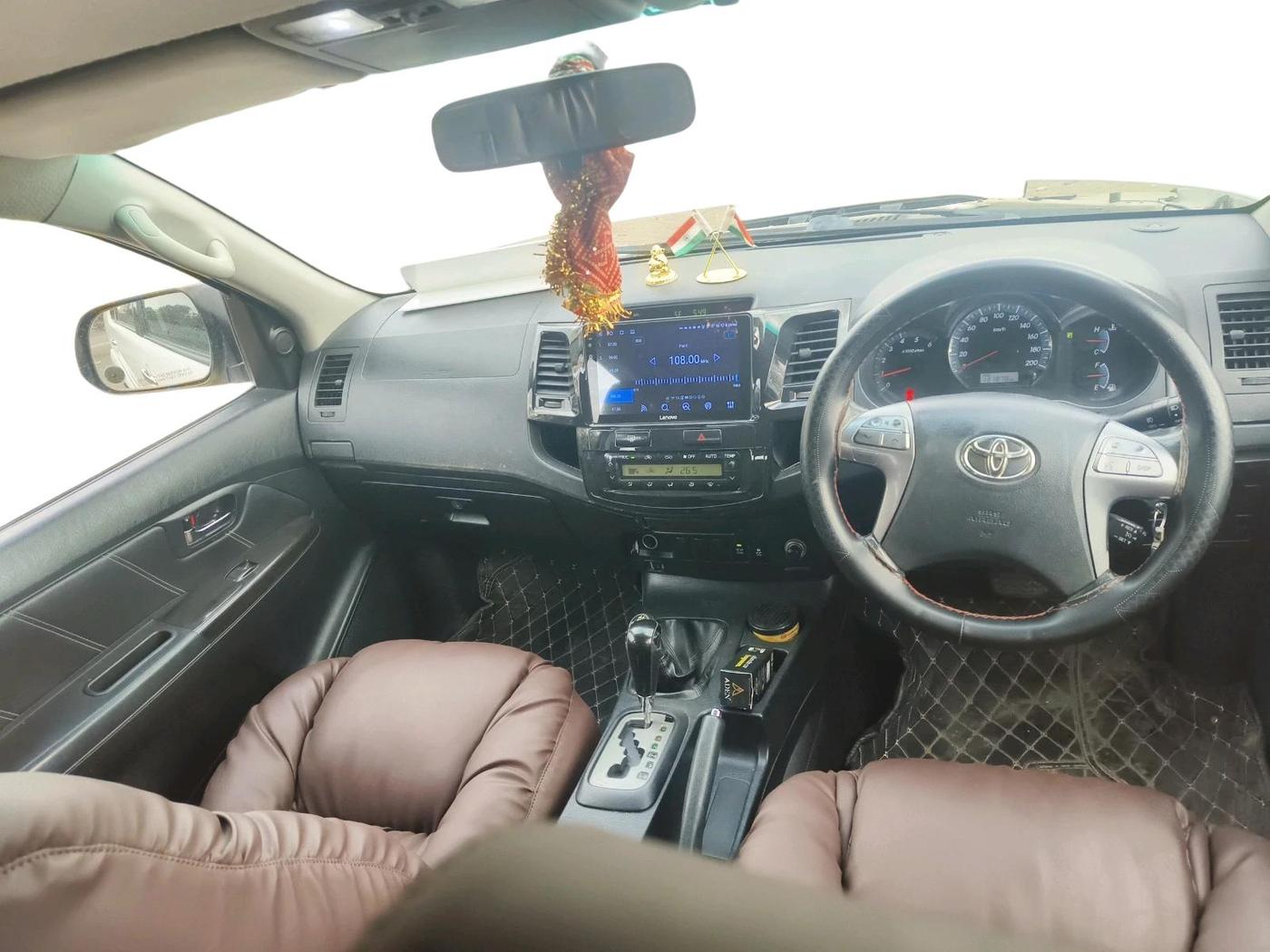 2015 Toyota Fortuner 3.0 4X4 AT, Diesel, Automatic, 2,11,581 km, interior