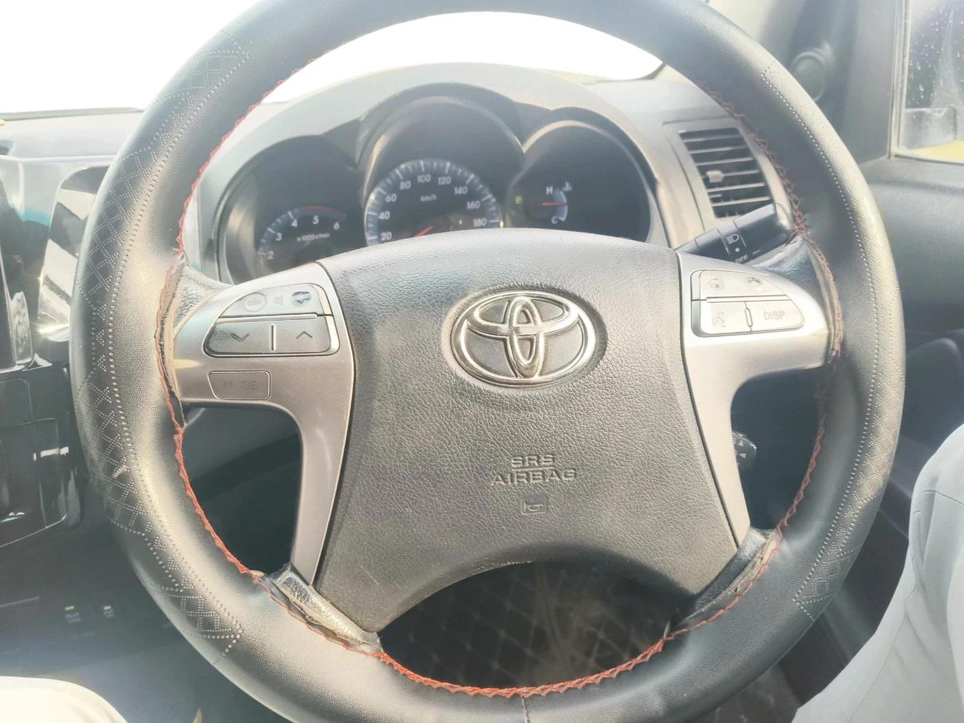 2015 Toyota Fortuner 3.0 4X4 AT, Diesel, Automatic, 2,11,581 km, interior