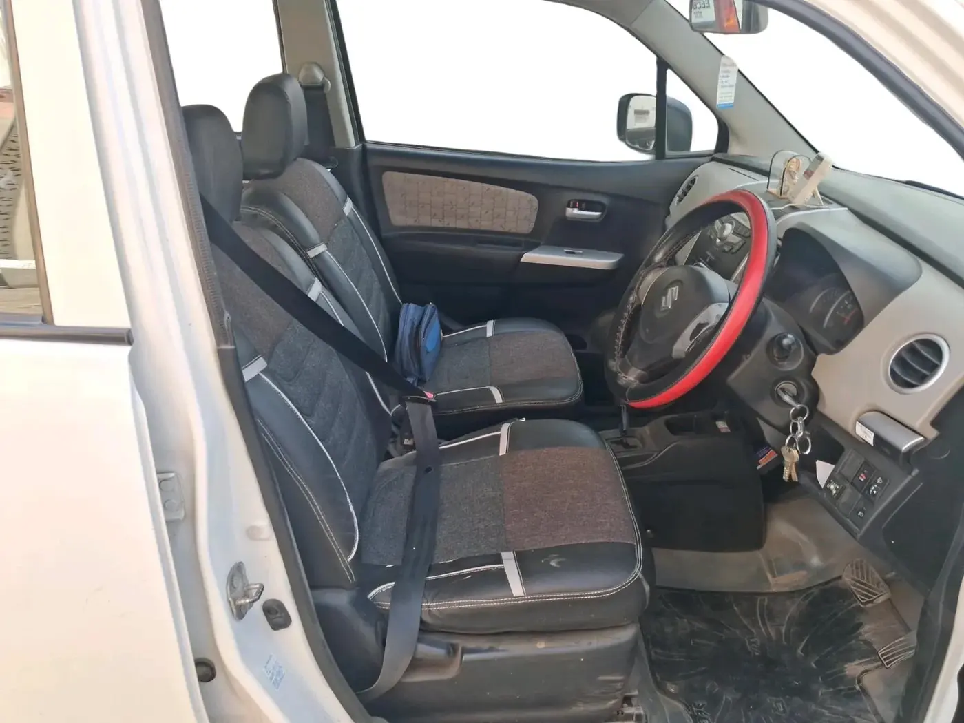 2016 Maruti Wagon R 1.0 VXI AMT, CNG, Automatic, 1,46,833 km, interior