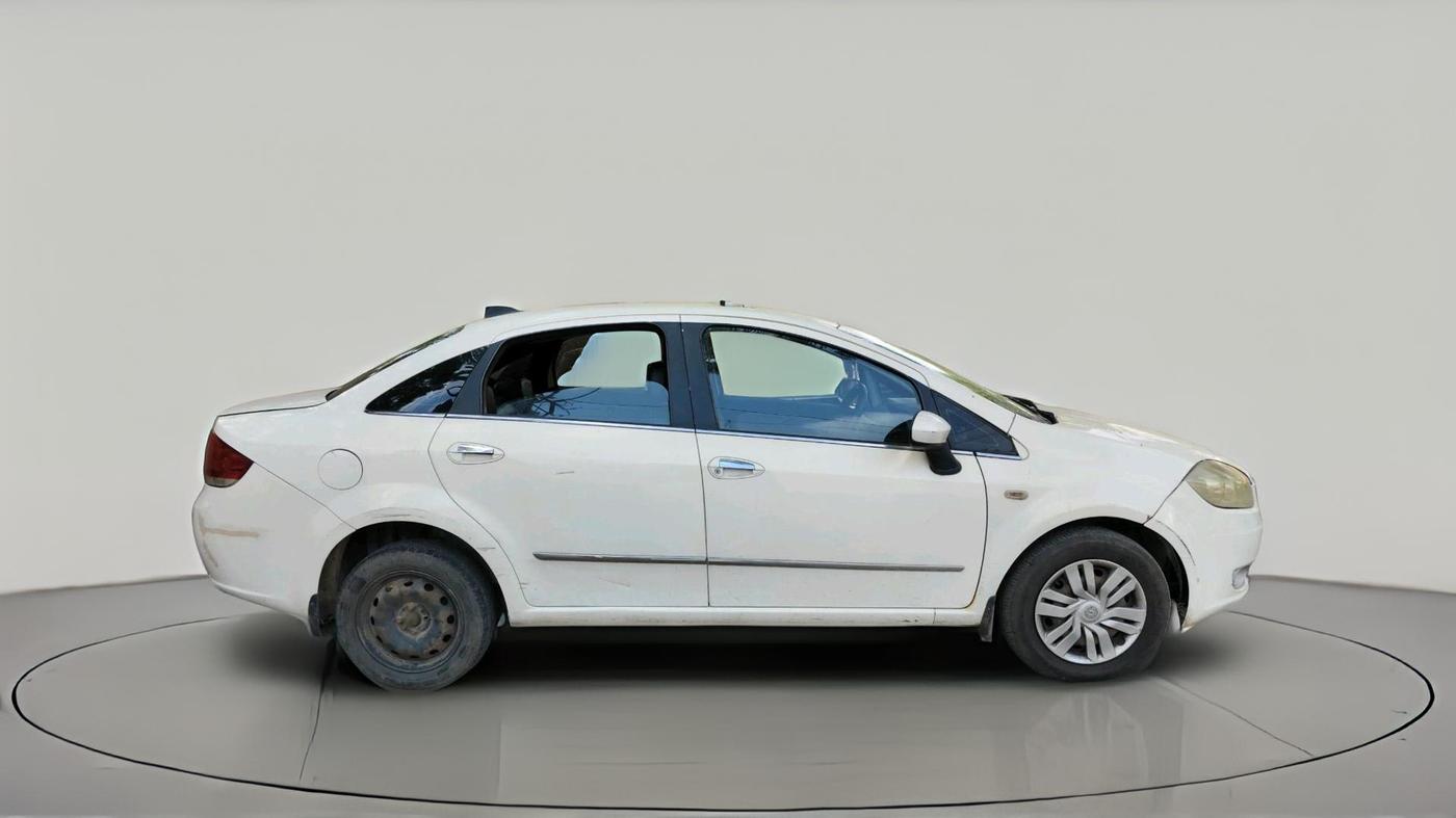 2011 Fiat Linea EMOTION 1.3, Diesel, Manual, 1,20,591 km, exterior