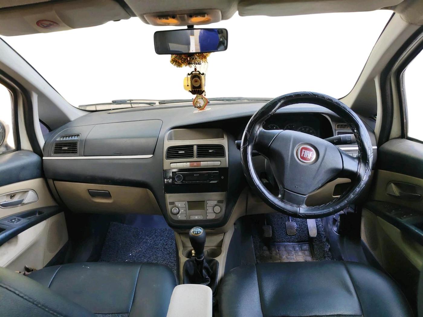 2011 Fiat Linea EMOTION 1.3, Diesel, Manual, 1,20,591 km, interior