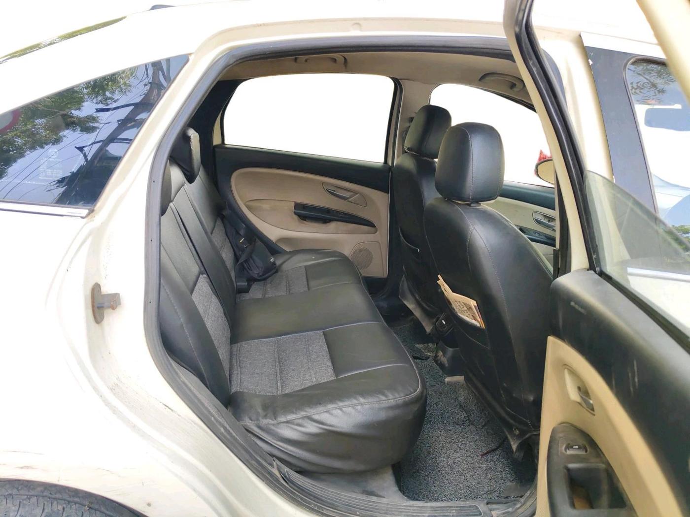 2011 Fiat Linea EMOTION 1.3, Diesel, Manual, 1,20,591 km, interior
