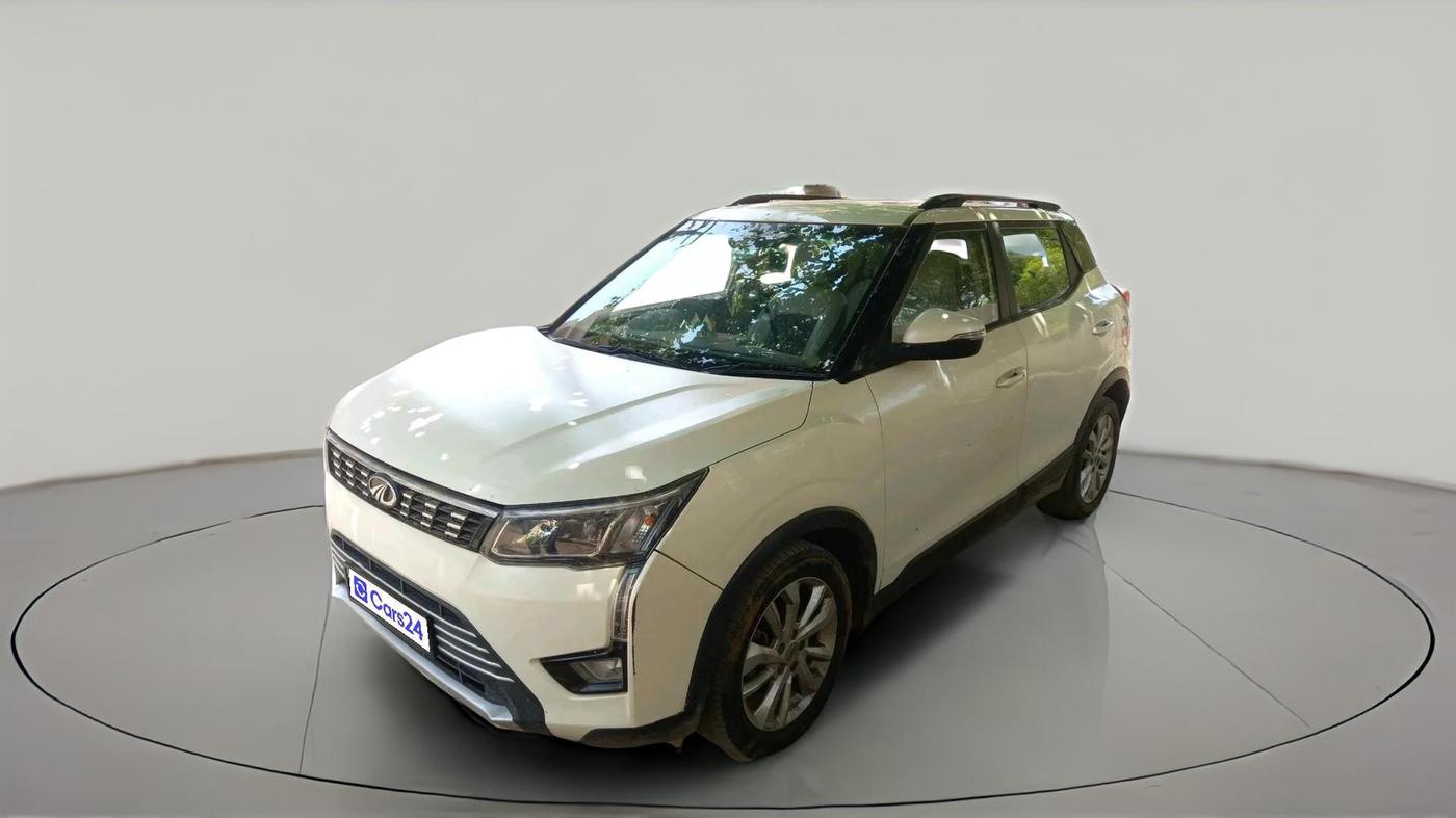 2020 Mahindra XUV300 W8 1.2 PETROL, Petrol, Manual, 1,13,245 km, exterior