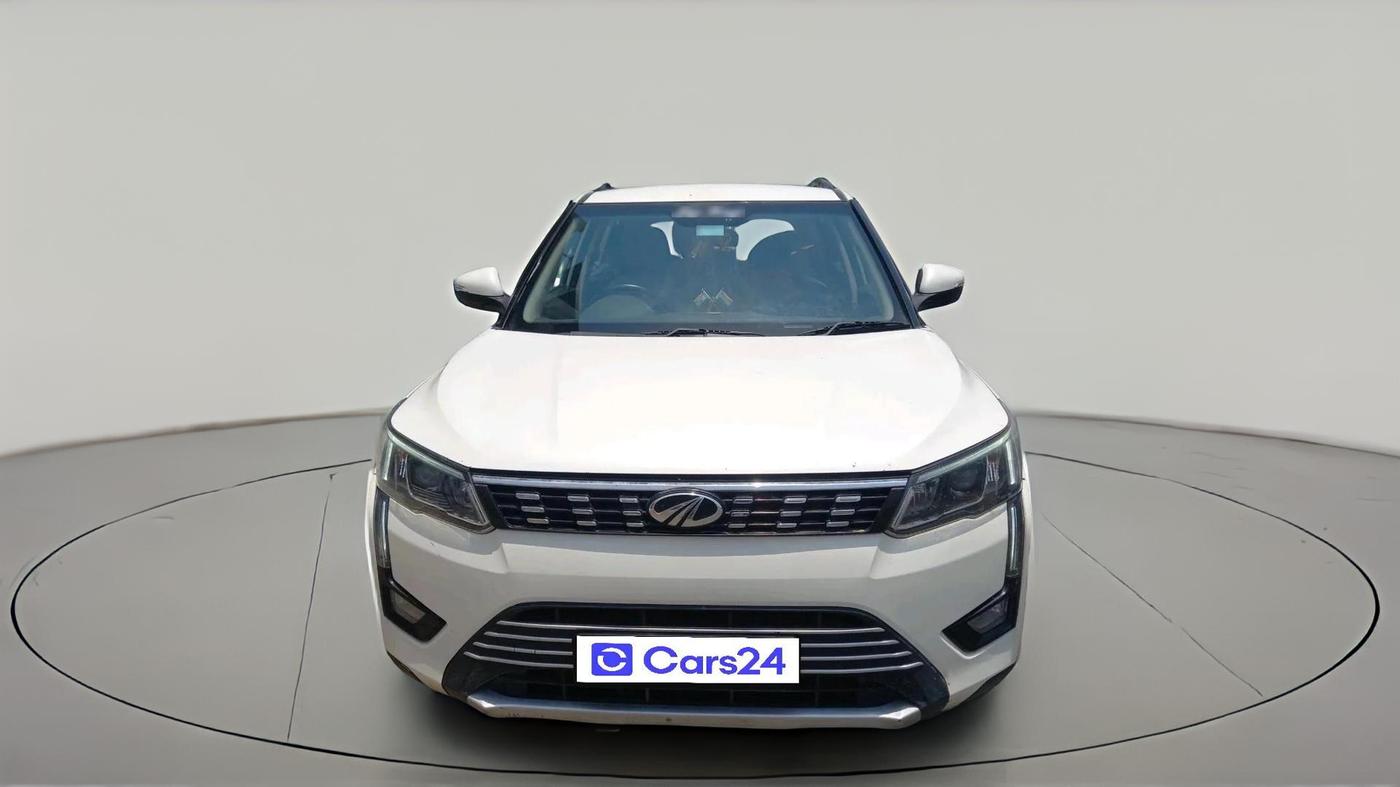 2020 Mahindra XUV300 W8 1.2 PETROL, Petrol, Manual, 1,13,245 km, exterior