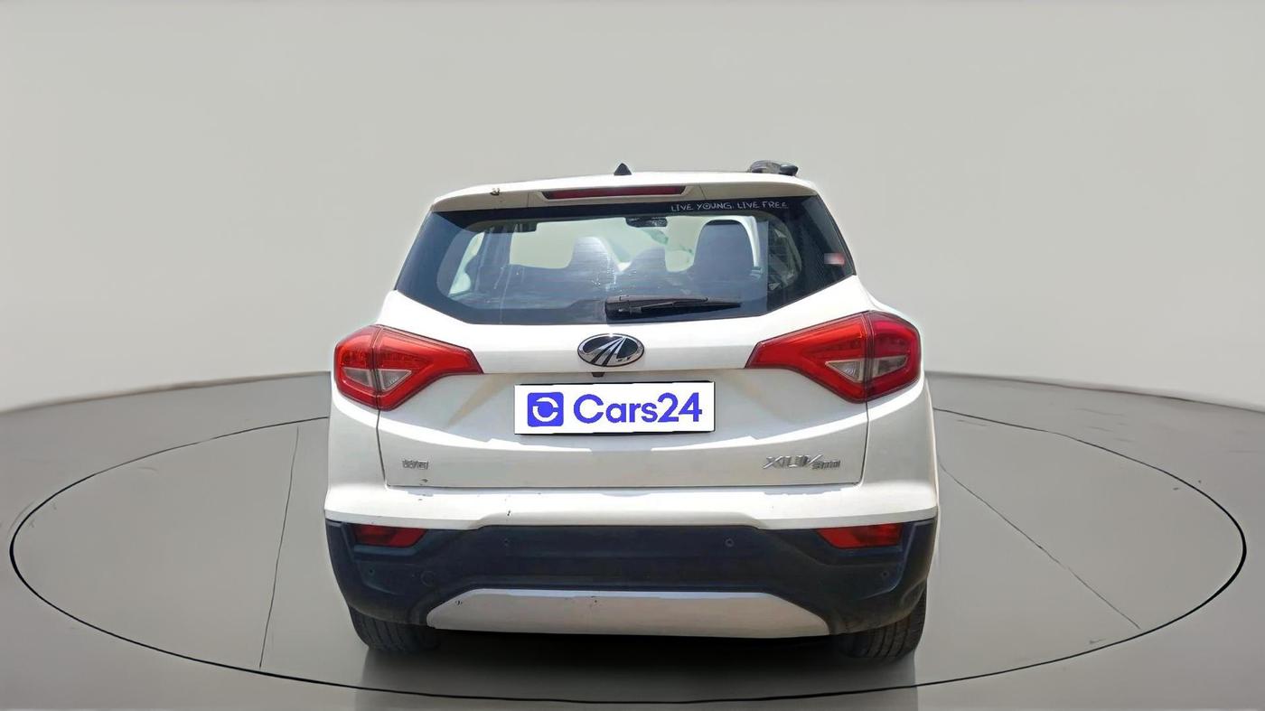 2020 Mahindra XUV300 W8 1.2 PETROL, Petrol, Manual, 1,13,245 km, exterior