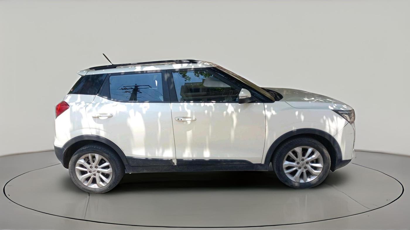 2020 Mahindra XUV300 W8 1.2 PETROL, Petrol, Manual, 1,13,245 km, exterior