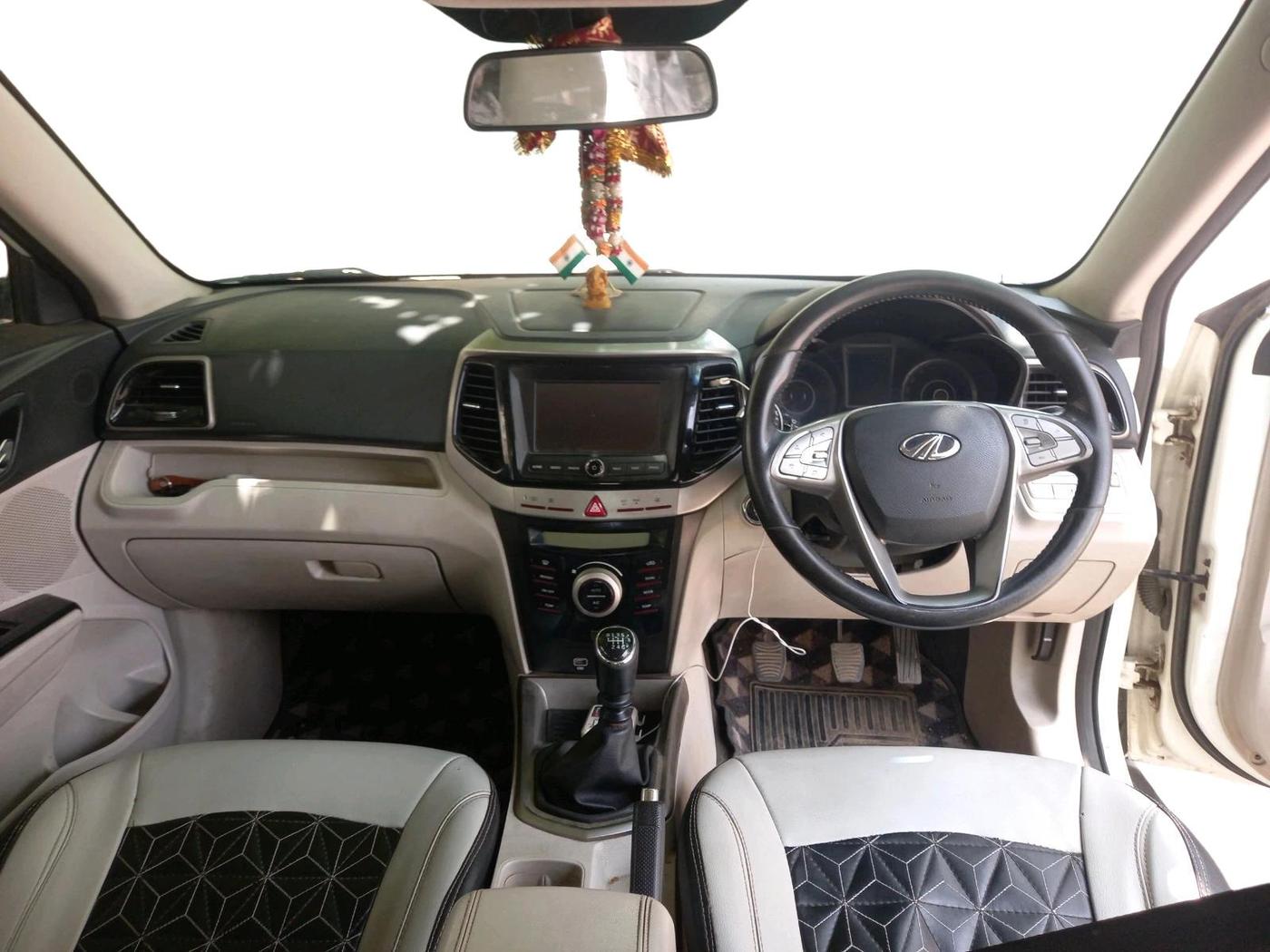 2020 Mahindra XUV300 W8 1.2 PETROL, Petrol, Manual, 1,13,245 km, interior
