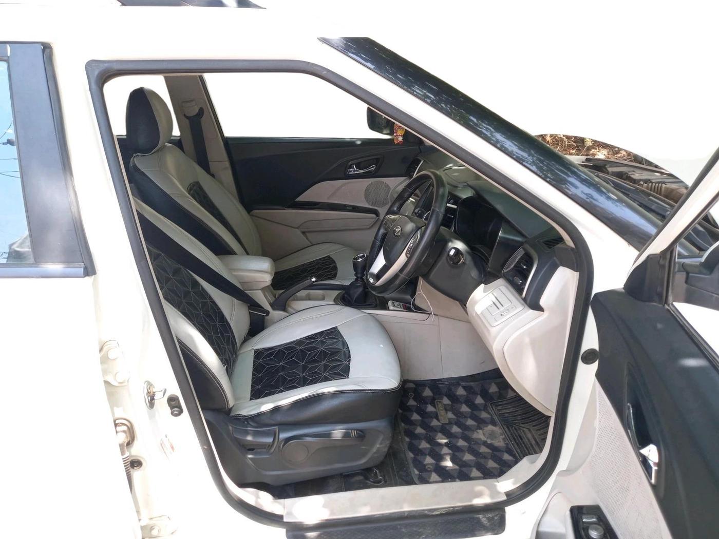 2020 Mahindra XUV300 W8 1.2 PETROL, Petrol, Manual, 1,13,245 km, interior