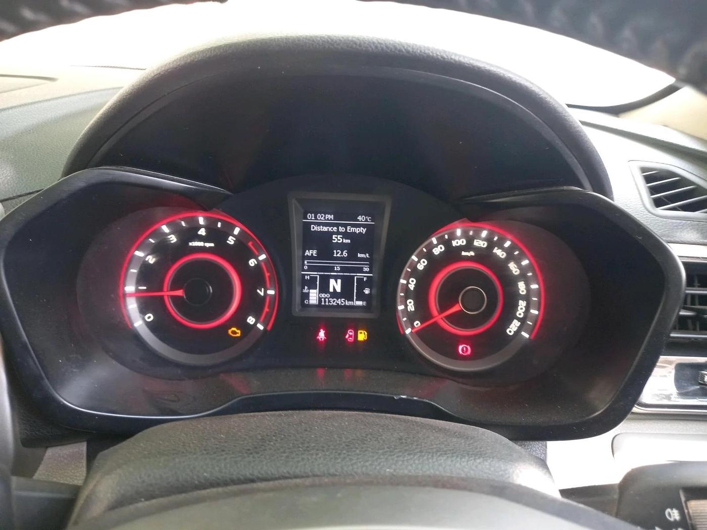 2020 Mahindra XUV300 W8 1.2 PETROL, Petrol, Manual, 1,13,245 km, interior