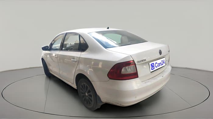 2015 Skoda Rapid 1.5 TDI CR ELEGANCE PLUS AT, Diesel, Automatic, 1,24,315 km, exterior