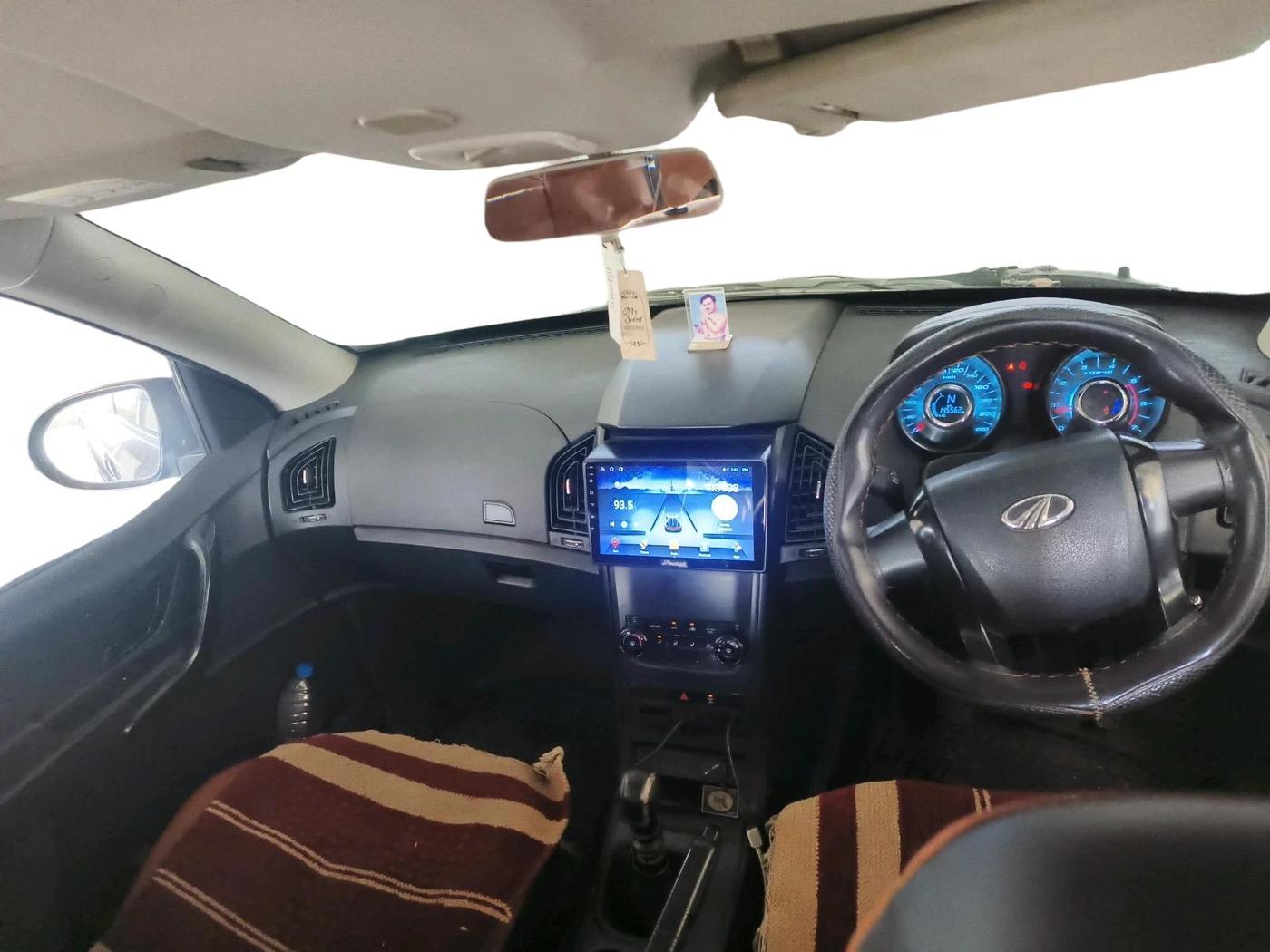 2018 Mahindra XUV500 W5, Diesel, Manual, 1,45,562 km, interior