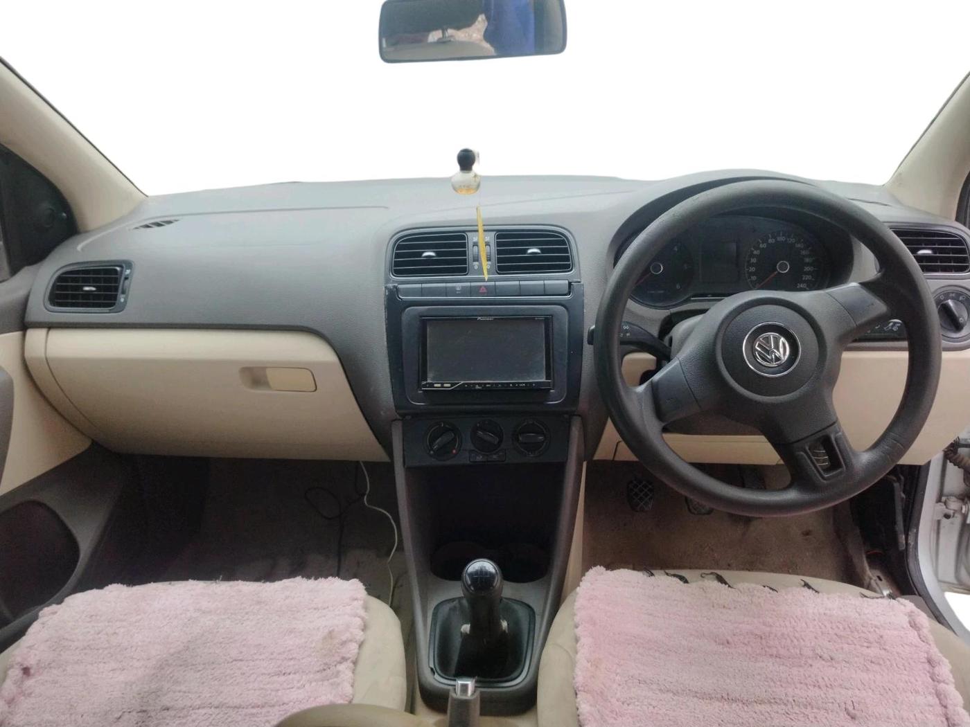 2011 Volkswagen Vento TRENDLINE DIESEL 1.6, Diesel, Manual, 84,362 km, interior