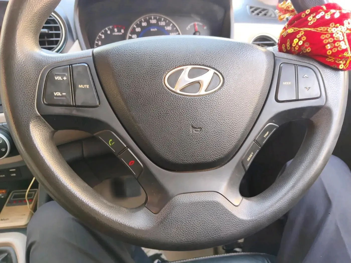 2015 Hyundai Grand i10 SPORTZ 1.1 CRDI, Diesel, Manual, 3,00,000 km, interior
