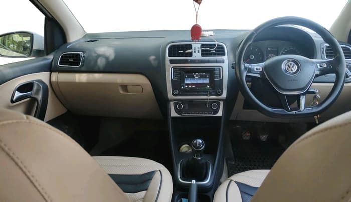 2016 Volkswagen Polo HIGHLINE1.2L, Petrol, Manual, 1,06,734 km, interior