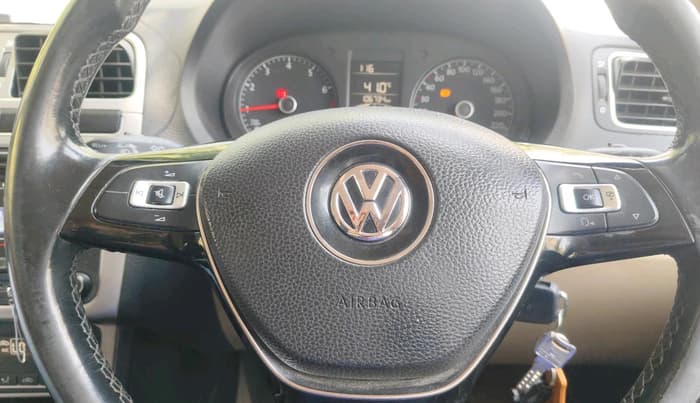 2016 Volkswagen Polo HIGHLINE1.2L, Petrol, Manual, 1,06,734 km, interior