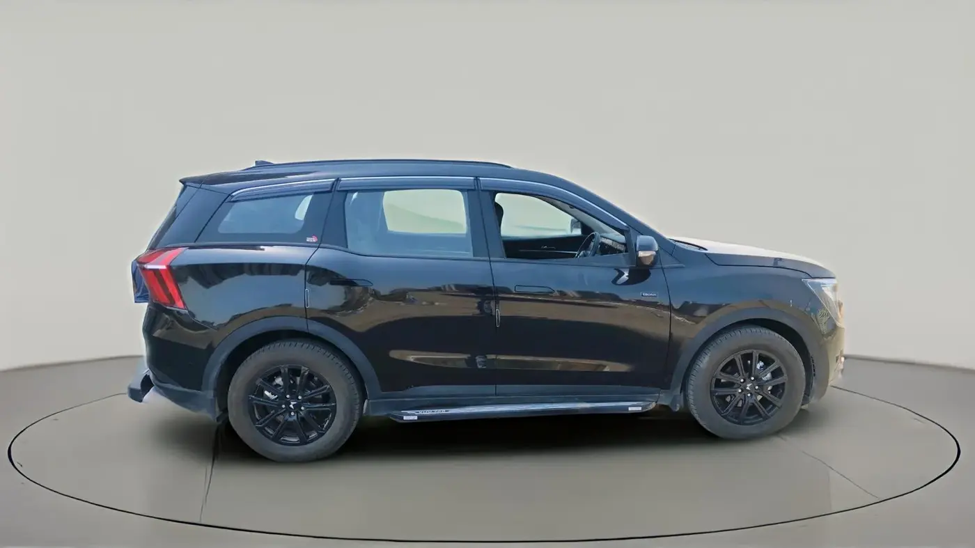 2025 Mahindra XUV700 AX 7 D AT 7 STR, Diesel, Automatic, 2,304 km, exterior