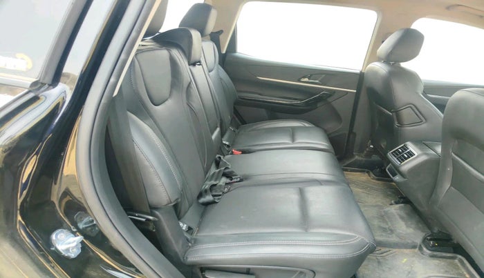2025 Mahindra XUV700 AX 7 D AT 7 STR, Diesel, Automatic, 2,304 km, interior