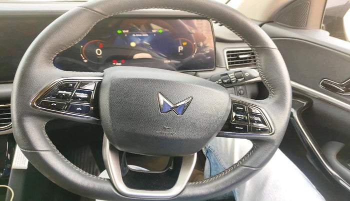 2025 Mahindra XUV700 AX 7 D AT 7 STR, Diesel, Automatic, 2,304 km, interior