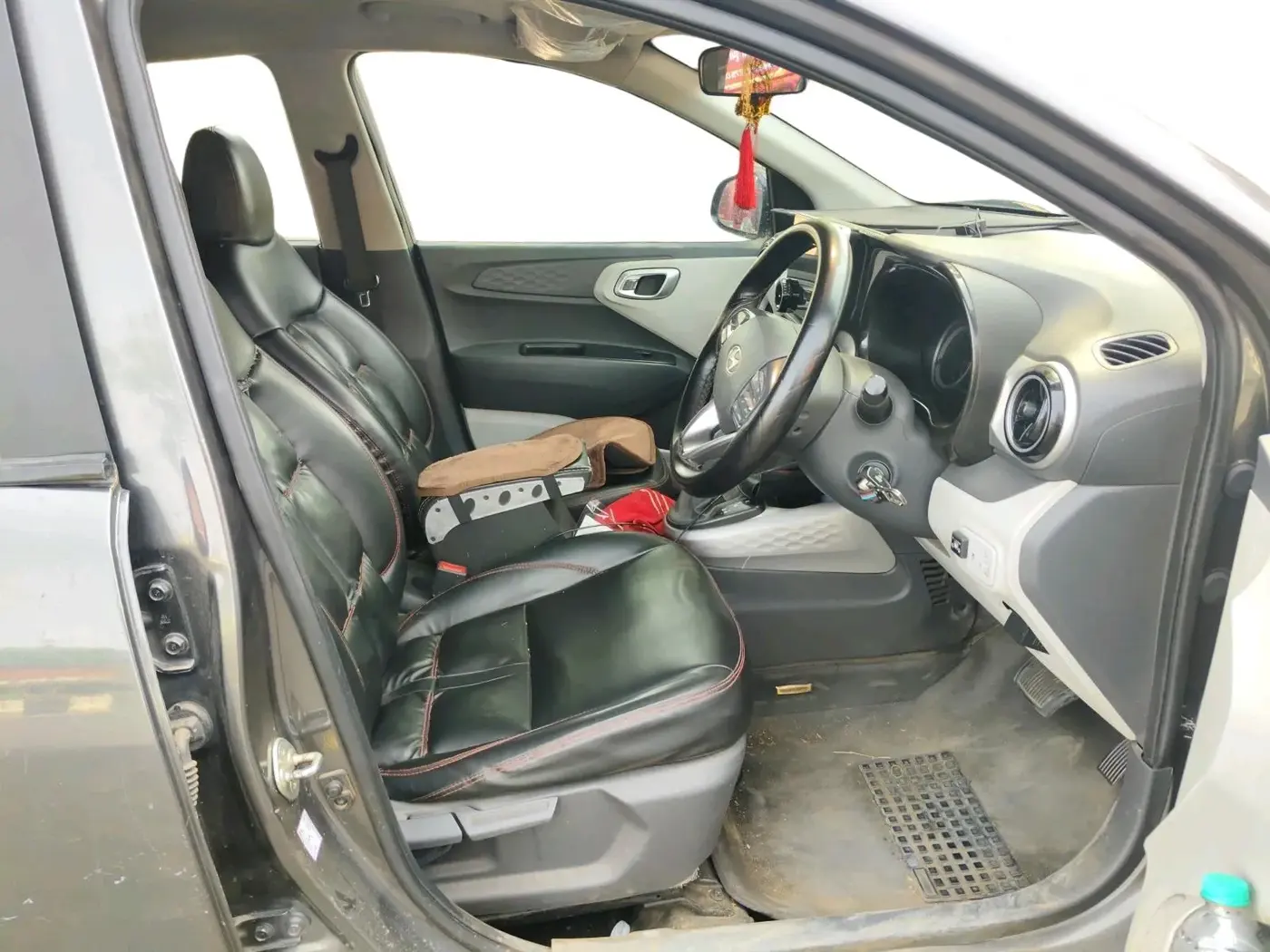 2024 Hyundai GRAND I10 NIOS SPORTZ AMT 1.2 KAPPA VTVT, CNG, Automatic, 90,392 km, interior