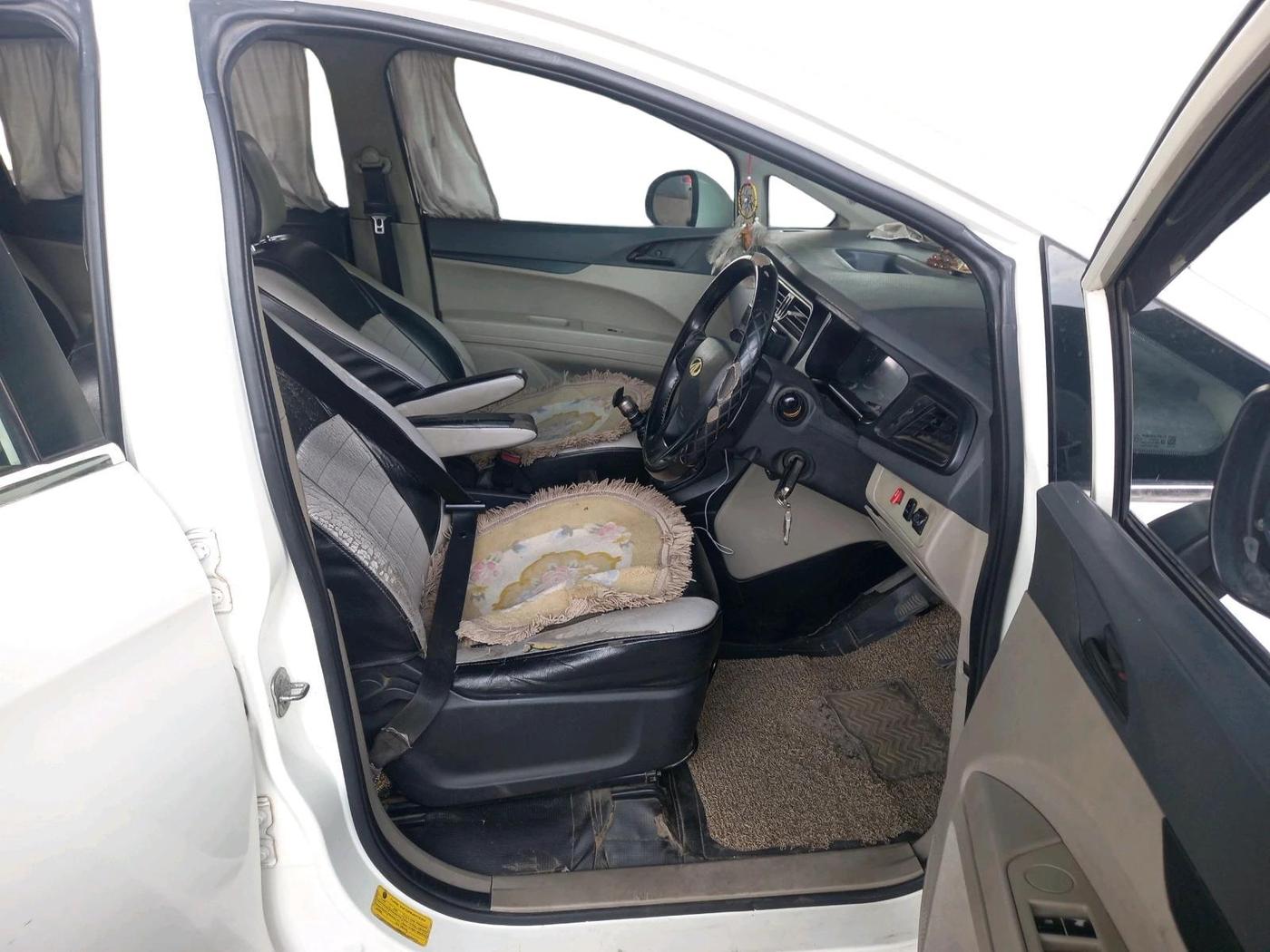 2018 Mahindra MARAZZO M2 8 STR, Diesel, Manual, 1,75,172 km, interior
