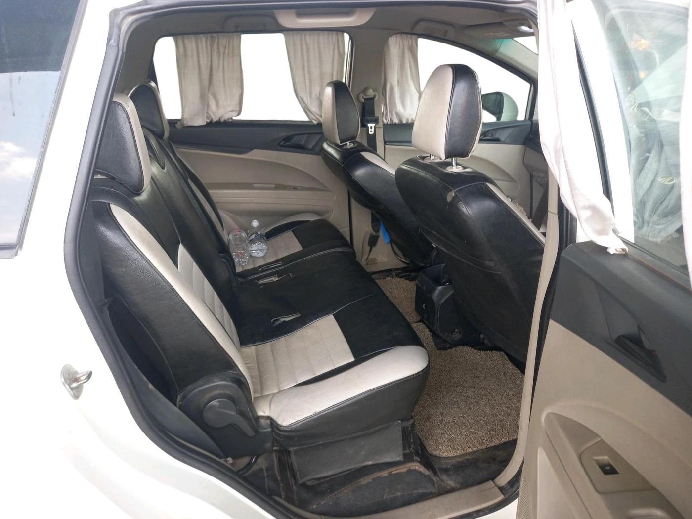 2018 Mahindra MARAZZO M2 8 STR, Diesel, Manual, 1,75,172 km, interior