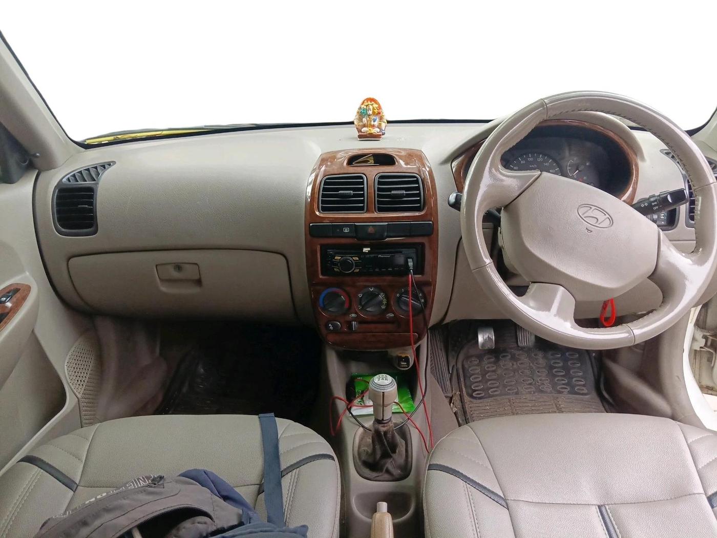 2011 Hyundai Accent GLE, CNG, Manual, 1,54,454 km, interior