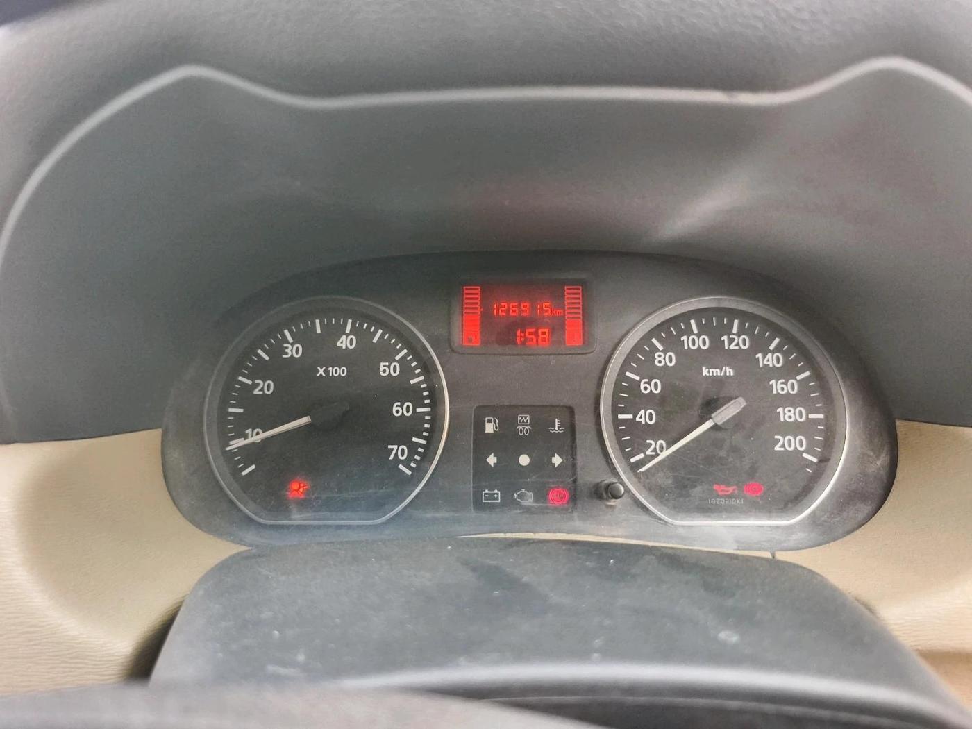 2014 Nissan Terrano XL D PLUS, Diesel, Manual, 1,26,915 km, interior