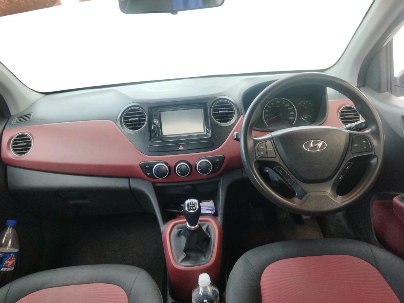 2016 Hyundai Grand i10 SPORTZ 1.2 KAPPA VTVT, Petrol, Manual, 1,10,888 km, interior