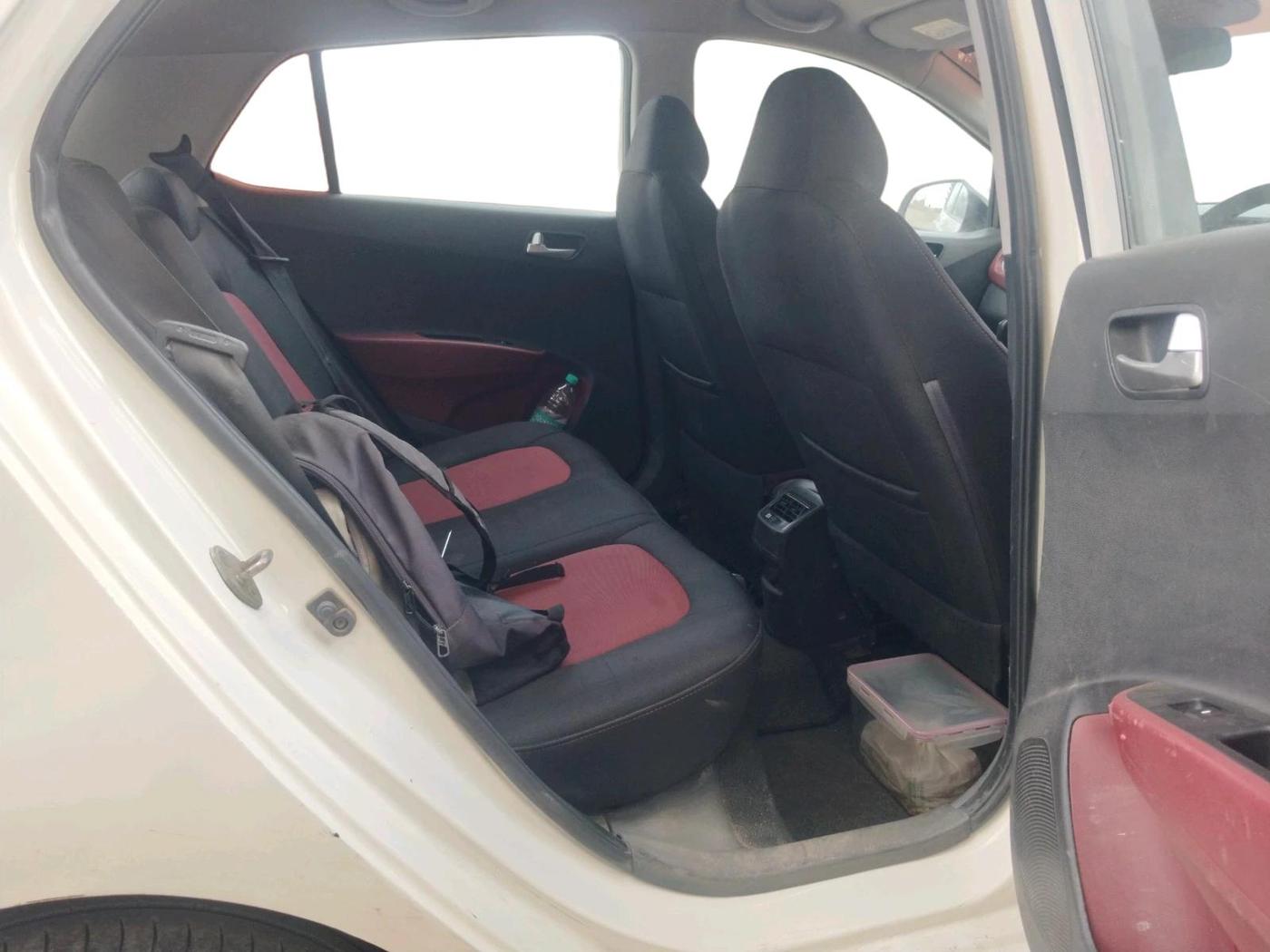 2016 Hyundai Grand i10 SPORTZ 1.2 KAPPA VTVT, Petrol, Manual, 1,10,888 km, interior