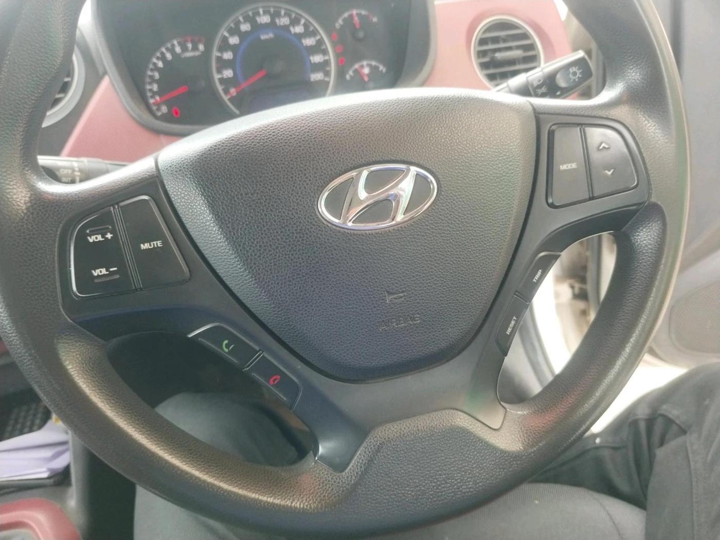 2016 Hyundai Grand i10 SPORTZ 1.2 KAPPA VTVT, Petrol, Manual, 1,10,888 km, interior