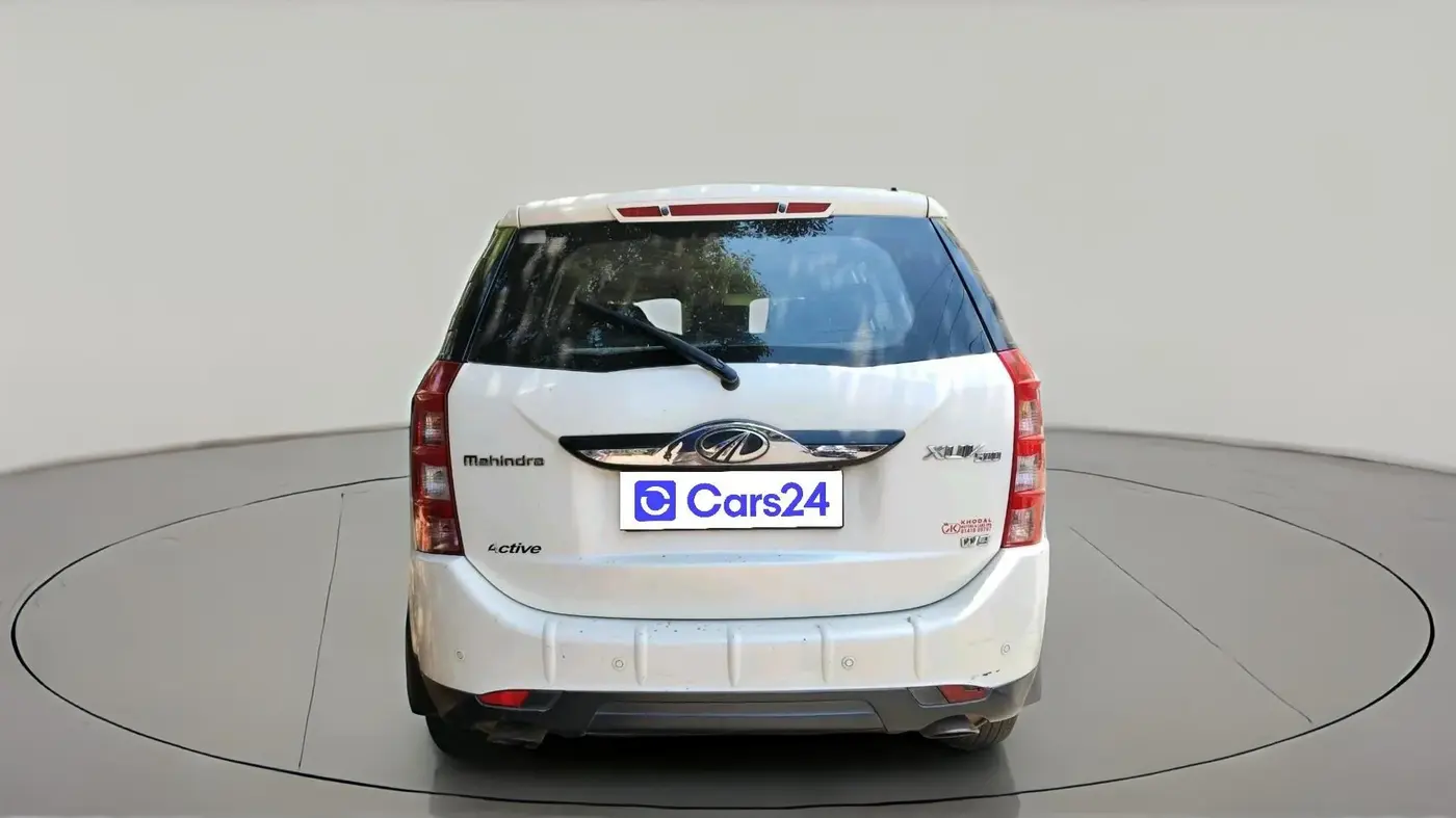 2017 Mahindra XUV500 W9, Diesel, Manual, 1,01,285 km, exterior